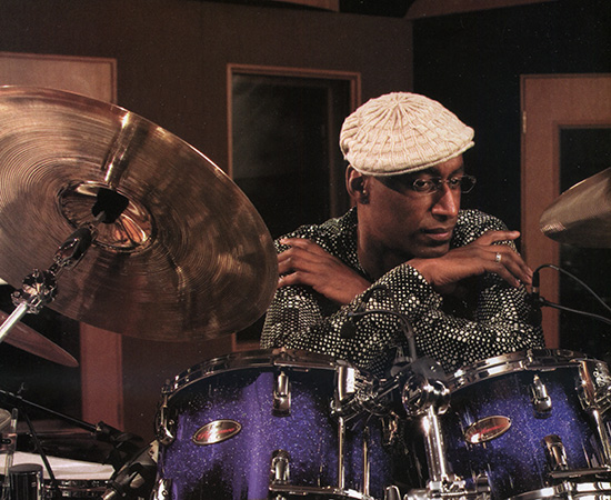 Omar Hakim - Drummerworld