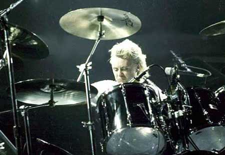 http://www.drummerworld.com/pics/drum/dpa8/RogerTaylor1.jpg