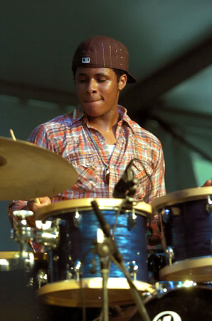 Drummerworld: Ronald Bruner Jr.