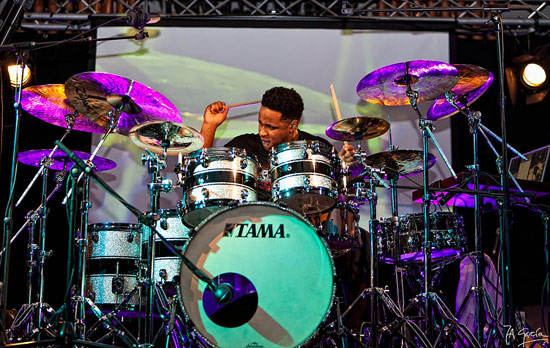 Drummerworld: Ronald Bruner Jr.