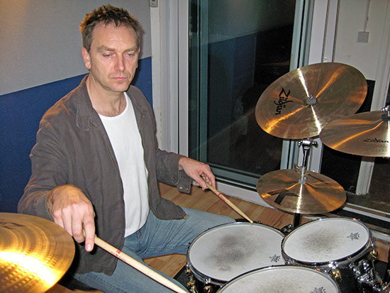 Paul Elliott Drummerworld