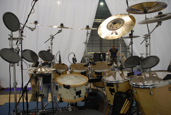 Akira Jimbo Drummerworld
